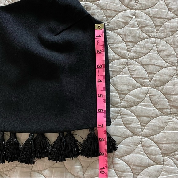 Club Monaco | Cropped Tassel Camisole — Black | XS - Picture 10 of 11